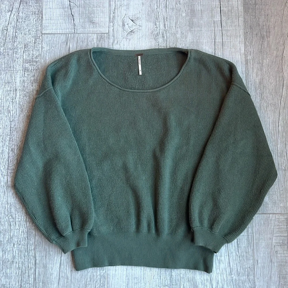 Shadow Crew Blouson Sleeve Green Sweater‎ Size S